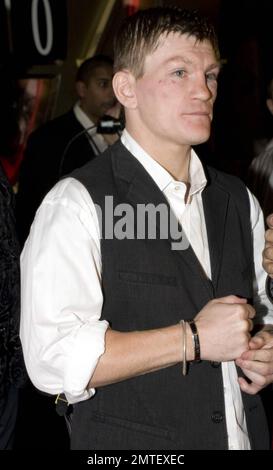 Le boxeur Ricky Hatton pose sur le tapis rouge devant la boîte de nuit Studio 54 où il a partié avec les stars du football David Beckham et les rockers Liam et Noel Gallagher. Hatton a remporté le titre de poids-lourd junior au cours de la manche 11th de son combat avec Paulie Malignaggi au MGM Grand. Las Vegas, Nevada 11/22/08. Banque D'Images