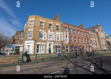 Westcliff on Sea, Royaume-Uni. 1st févr. 2023. St. Lycée de Bernard. Les écoles se sont fermées alors que les enseignants d'Angleterre et du pays de Galles sont en grève dans le cadre d'un conflit sur la rémunération. Les députés DE NEU veulent une augmentation de 12 p. 100, le gouvernement offrant une augmentation de 5 p. 100. Penelope Barritt/Alamy Live News Banque D'Images