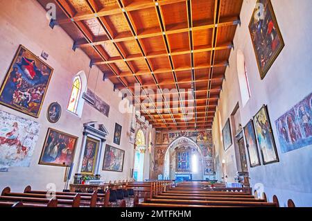 ASCONA, SUISSE - 28 MARS 2022 : fresques et peintures dans le hall de l'église Santa Maria della Misericordia, sur 28 mars à Ascona Banque D'Images