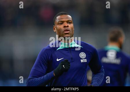 Milan, Italie. 31st janvier 2023. Denzel Dumfries d'Inter se réchauffe avant le match de Coppa Italia entre Inter et Atalanta à Giuseppe Meazza à Milan. (Crédit photo : Gonzales photo/Alamy Live News Banque D'Images