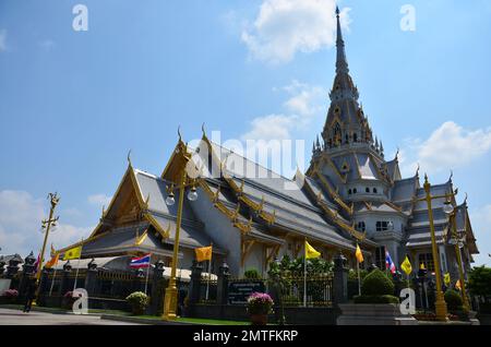 Ancienne salle d'ordination d'ubosoot ou ancienne église de Wat Sothon Wararam Worawihan ou temple de Sothonwararam pour les voyageurs thaïlandais visitez respect p Banque D'Images