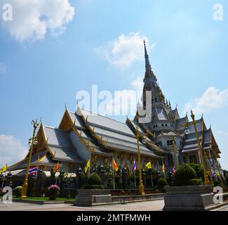 Ancienne salle d'ordination d'ubosoot ou ancienne église de Wat Sothon Wararam Worawihan ou temple de Sothonwararam pour les voyageurs thaïlandais visitez respect p Banque D'Images