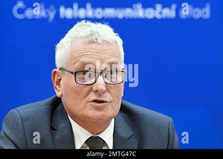 Prague, République tchèque. 01st févr. 2023. Marek Ebert, nouveau président du conseil d'administration de l'Office tchèque des télécommunications (CTU), prend la parole lors d'une conférence de presse sur 1 février 2023. Crédit : vit Simanek/CTK photo/Alay Live News Banque D'Images