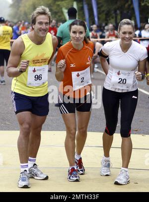 Ben Fogle, Tana Ramsey et Jenni Falconer participent au semi-marathon de la Royal Parks Foundation à Hyde Park à Londres, au Royaume-Uni. 10/10/10. . Banque D'Images
