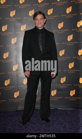 John Michie pose pour les photographes aux prix du programme de la Royal Television Society (RTS) qui se tiennent à l'hôtel Grosvenor House. Les RTS Awards célèbrent tous les genres d'émissions de télévision, y compris la fiction pour enfants, la comédie, l'histoire et les feuilletons. Les prix du programme RTS s'efforcent de mettre en valeur le travail d'acteurs, de présentateurs, d'écrivains, d'équipes de production et de programmes exceptionnels. Londres, Royaume-Uni. 03/15/11. Banque D'Images