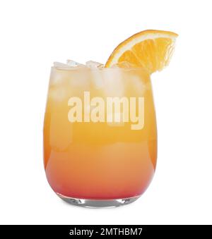 Cocktail frais alcoolique Tequila Sunrise isolé sur blanc Banque D'Images