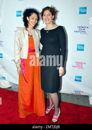 L'actrice Suheir Hammad et la réalisatrice Annemarie Jacir lors de la projection de 'alt of This Sea' à New York, NY. 4/30/09. . Banque D'Images