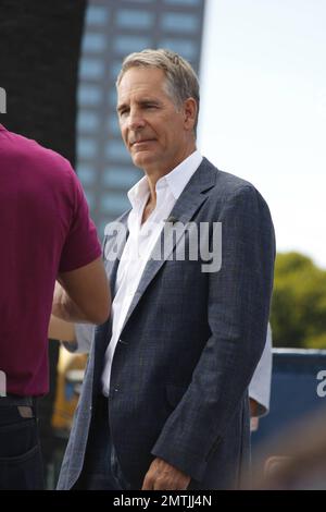 Scott Bakula, star de la Nouvelle-Orléans, fait une apparition sur le programme de divertissement Extra avec l'hôte Mario Lopez à l'Universal CityWalk de Los Angeles, en Californie. 18 juillet 2014. Banque D'Images