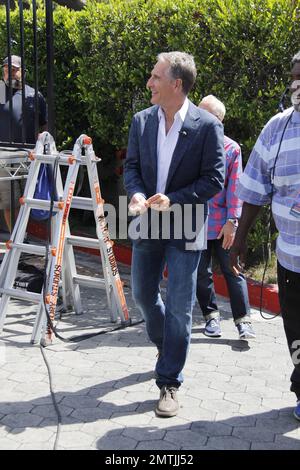 Scott Bakula, star de la Nouvelle-Orléans, fait une apparition sur le programme de divertissement Extra avec l'hôte Mario Lopez à l'Universal CityWalk de Los Angeles, en Californie. 18 juillet 2014. Banque D'Images