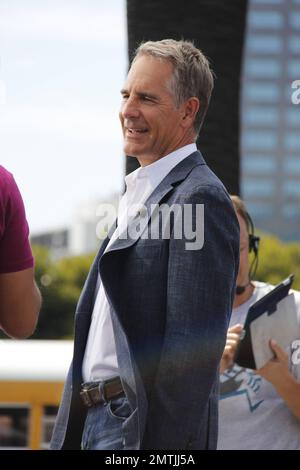 Scott Bakula, star de la Nouvelle-Orléans, fait une apparition sur le programme de divertissement Extra avec l'hôte Mario Lopez à l'Universal CityWalk de Los Angeles, en Californie. 18 juillet 2014. Banque D'Images