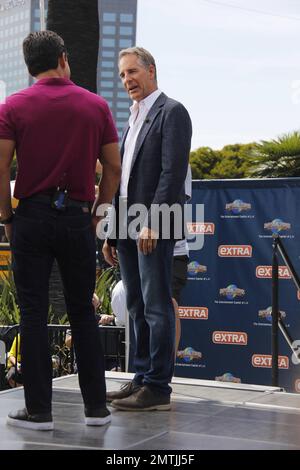 Scott Bakula, star de la Nouvelle-Orléans, fait une apparition sur le programme de divertissement Extra avec l'hôte Mario Lopez à l'Universal CityWalk de Los Angeles, en Californie. 18 juillet 2014. Banque D'Images