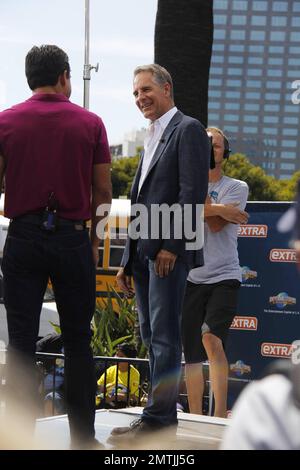 Scott Bakula, star de la Nouvelle-Orléans, fait une apparition sur le programme de divertissement Extra avec l'hôte Mario Lopez à l'Universal CityWalk de Los Angeles, en Californie. 18 juillet 2014. Banque D'Images