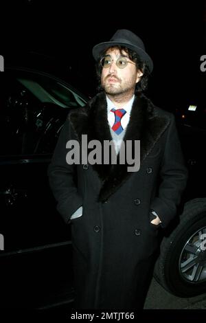 Sean Lennon, fils du fondateur et légende des Beatles John Lennon, près de l'auberge Waverly à Manhattan. New York, NY. 1/30/08. Banque D'Images