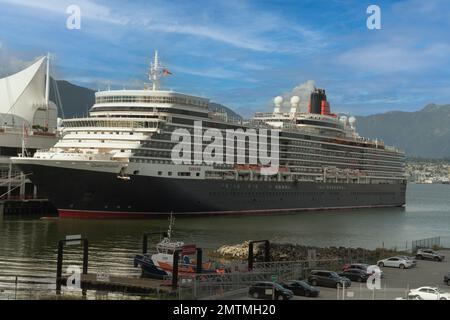 Le bateau de croisière Queen Elizabeth dans le port de Vancouver, Canada Banque D'Images