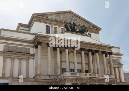 Un détail de la façade du Teatr Wielki, Opéra national polonais de Varsovie, Pologne Banque D'Images