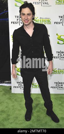 Zach Braff arrive à la première nuit d'ouverture de Shrek pour toujours après au Festival du film Tribeca 2010. 21 avril 2010 Banque D'Images