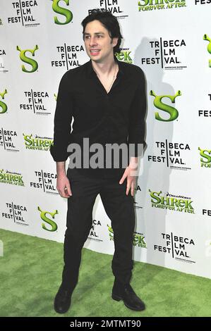 Zach Braff arrive à la première nuit d'ouverture de Shrek pour toujours après au Festival du film Tribeca 2010. 21 avril 2010 Banque D'Images