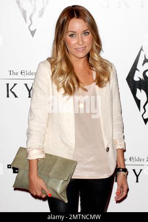 Lauren Conrad, personnalité de la télévision, assiste à la soirée de lancement officiel de The Elder Scrolls V: Skyrim qui s'est tenue au théâtre de Belasco. Los Angeles, Californie. 8th novembre 2011. Banque D'Images