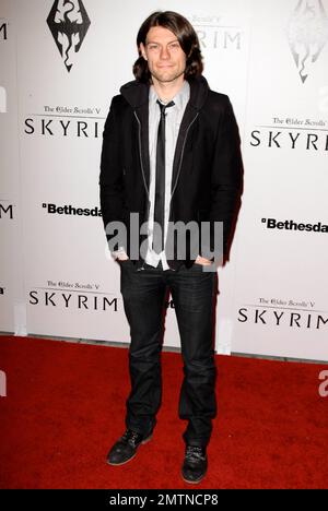 L'acteur Patrick Fugit assiste à la soirée de lancement officiel de Skyrim Scrolls V au théâtre de Belasco. Los Angeles, Californie. 8th novembre 2011. Banque D'Images