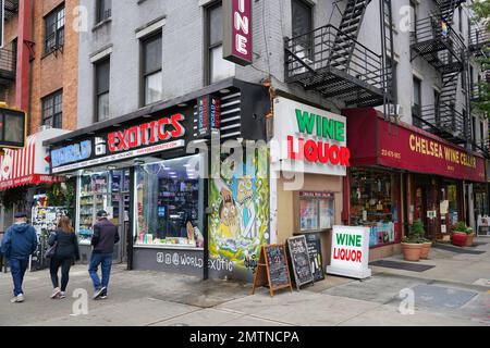 New York, NY - octobre 2022 : quartier de Chelsea à Manhattan, magasins distinctifs dans les anciens bâtiments Banque D'Images