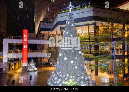 Taipei, DEC 29 2022 - vue de nuit de la décoration de noël de la région de Xinyi District Banque D'Images