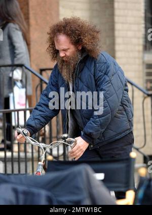 Acteurs John C. Reilly ('Step Brothers') et Paul Dano ('Little Miss Sunshine') film sur le set de 'The Extra Man', prévu dans les théâtres américains en 2010. Le film est également mis en vedette Katie Holmes et Kevin Kline. New York, NY. 3/18/09. Banque D'Images