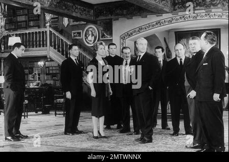 Marie octobre année: 1959 - France Directeur: Julien Duvivier Danielle Darrieux, Bernard Blier, Robert Dalban, Paul Frankeur, Paul Guers, Daniel Ivernel, Lino Ventura, Paul Meurisse, Serge Reggiani, Noël Roquevert Banque D'Images