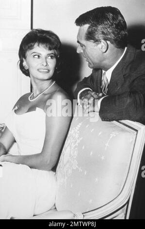 Péniche USA, 1958 Directeur : Melville Shavelson Sophia Loren, Cary Grant Banque D'Images