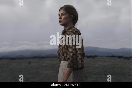 Hostiles année : 2017 USA Directeur : Scott Cooper Rosamund Pike Banque D'Images