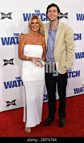 Nicholas et Betsy Braun à la première de 'The Watch' qui s'est tenue au théâtre chinois de Grauman à Los Angeles, CA. 23rd juillet 2012. Banque D'Images