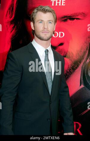 L'acteur australien Chris Hemsworth pose pour les photographes à la première mondiale de « Thor », réalisée par Kenneth Branagh, qui s'est tenue à Event Cinemas George Street. Sydney, Australie. 04/17/11. Banque D'Images