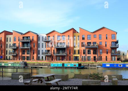 Appartements en bord de mer à Gloucester docks, Gloucestershire, Angleterre, Royaume-Uni. Banque D'Images