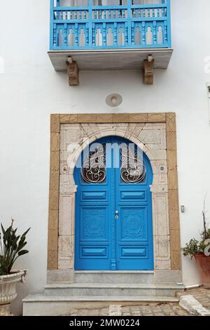 Propriété typique bleue et blanche à Sidi Bou Said en Tunisie Banque D'Images