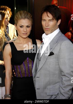 Anna Paquin et Steven Moyer posent à la première saison 4 de la chaîne HBO de 'True Blood' qui s'est tenue aux cinémas ArcLight de Los Angeles, CA, 06/21/11. Banque D'Images