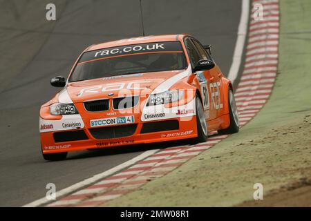 Stephen Jelley sur Brands Hatch à la conduite de l'équipe orange RAC BMW pendant la course de championnat BTCC 2008 Banque D'Images