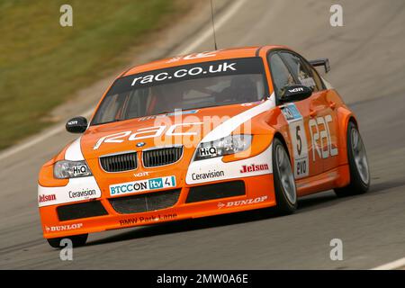 Colin Turkington chez Brands Hatch au volant de l'Orange Team RAC BMW pendant la course de championnat de la BTCC 2008 Banque D'Images