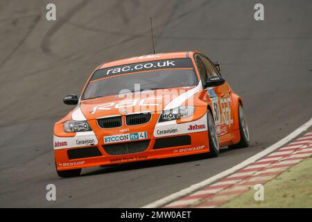 Stephen Jelley sur Brands Hatch à la conduite de l'équipe orange RAC BMW pendant la course de championnat BTCC 2008 Banque D'Images