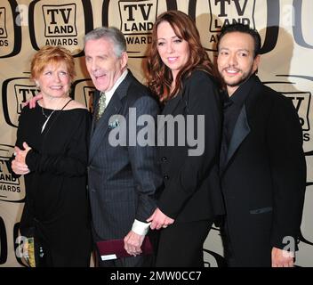 Bonnie Franklin, Pat Harrington Jr, Mackenzie Phillips et Glenn Scarpelli à l'occasion des Prix annuels de terrain de télévision 10th qui se sont tenus à Lexington Avenue Armory, à New York, NY., le 14th avril 2012. Banque D'Images