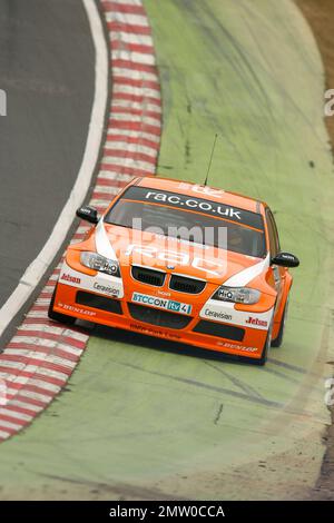 Stephen Jelley sur Brands Hatch à la conduite de l'équipe orange RAC BMW pendant la course de championnat BTCC 2008 Banque D'Images