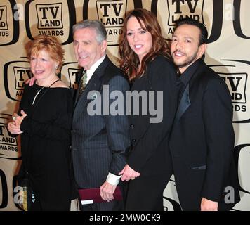 Bonnie Franklin, Pat Harrington Jr, Mackenzie Phillips et Glenn Scarpelli à l'occasion des Prix annuels de terrain de télévision 10th qui se sont tenus à Lexington Avenue Armory, à New York, NY., le 14th avril 2012. Banque D'Images