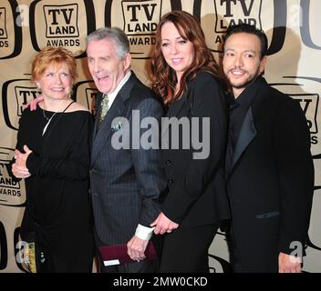 Bonnie Franklin, Pat Harrington Jr, Mackenzie Phillips et Glenn Scarpelli à l'occasion des Prix annuels de terrain de télévision 10th qui se sont tenus à Lexington Avenue Armory, à New York, NY., le 14th avril 2012. Banque D'Images