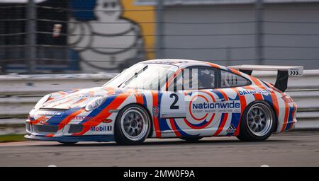 Tim Harvey sur la piste à Silverstone lors de la coupe Porsche Carrera 2008 du jour de la presse en Grande-Bretagne. Banque D'Images