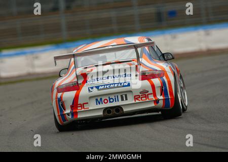 Tim Harvey sur la piste à Silverstone lors de la coupe Porsche Carrera 2008 du jour de la presse en Grande-Bretagne. Banque D'Images