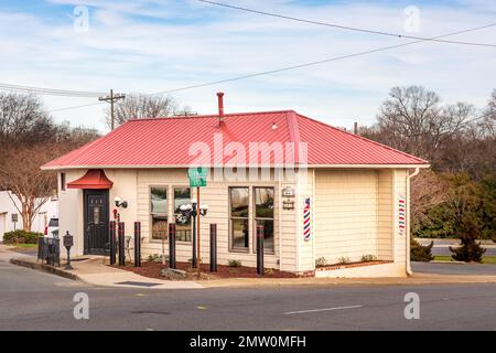 MONROE, NC, USA-28 JAN 2023: The Hair Station Barber Shop and salon. Banque D'Images