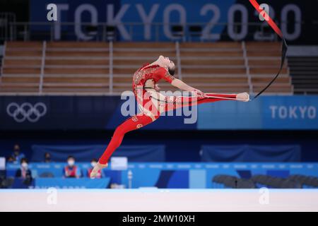 06 AOÛT 2021 - Tokyo, Japon: KITA Sumire du Japon se produit au ruban dans la qualification individuelle tout autour de gymnastique rythmique au Tokyo 2 Banque D'Images