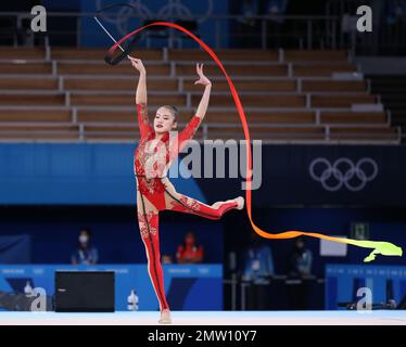 06 AOÛT 2021 - Tokyo, Japon: KITA Sumire du Japon se produit au ruban dans la qualification individuelle tout autour de gymnastique rythmique au Tokyo 2 Banque D'Images