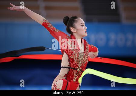 06 AOÛT 2021 - Tokyo, Japon: KITA Sumire du Japon se produit au ruban dans la qualification individuelle tout autour de gymnastique rythmique au Tokyo 2 Banque D'Images