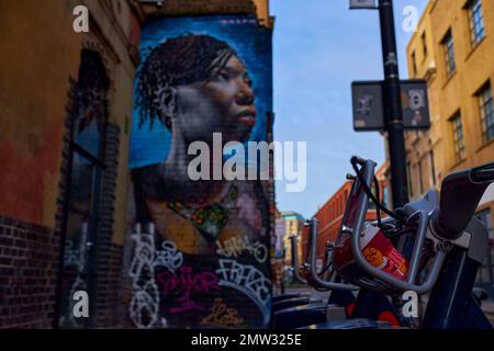 Mur couvert de graffitis à Shoreditch à Londres Banque D'Images