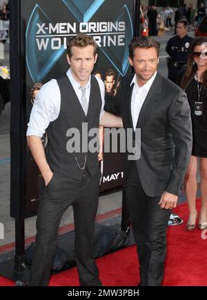 Hugh Jackman et Ryan Reynold jouent autour de la première de film de 20th Century Fox X-MEN ORIGINS:WOLVERINE au Graumans Chinese Theatre à Hollywood. Los Angeles, CA 4/28/09 . Banque D'Images