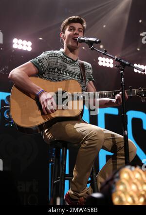 Shawn Mendes se produit en direct au Jingle ball 2014 de Y100, au BB&T Centre de Sunrise, en Floride. 21 décembre 2014. Banque D'Images